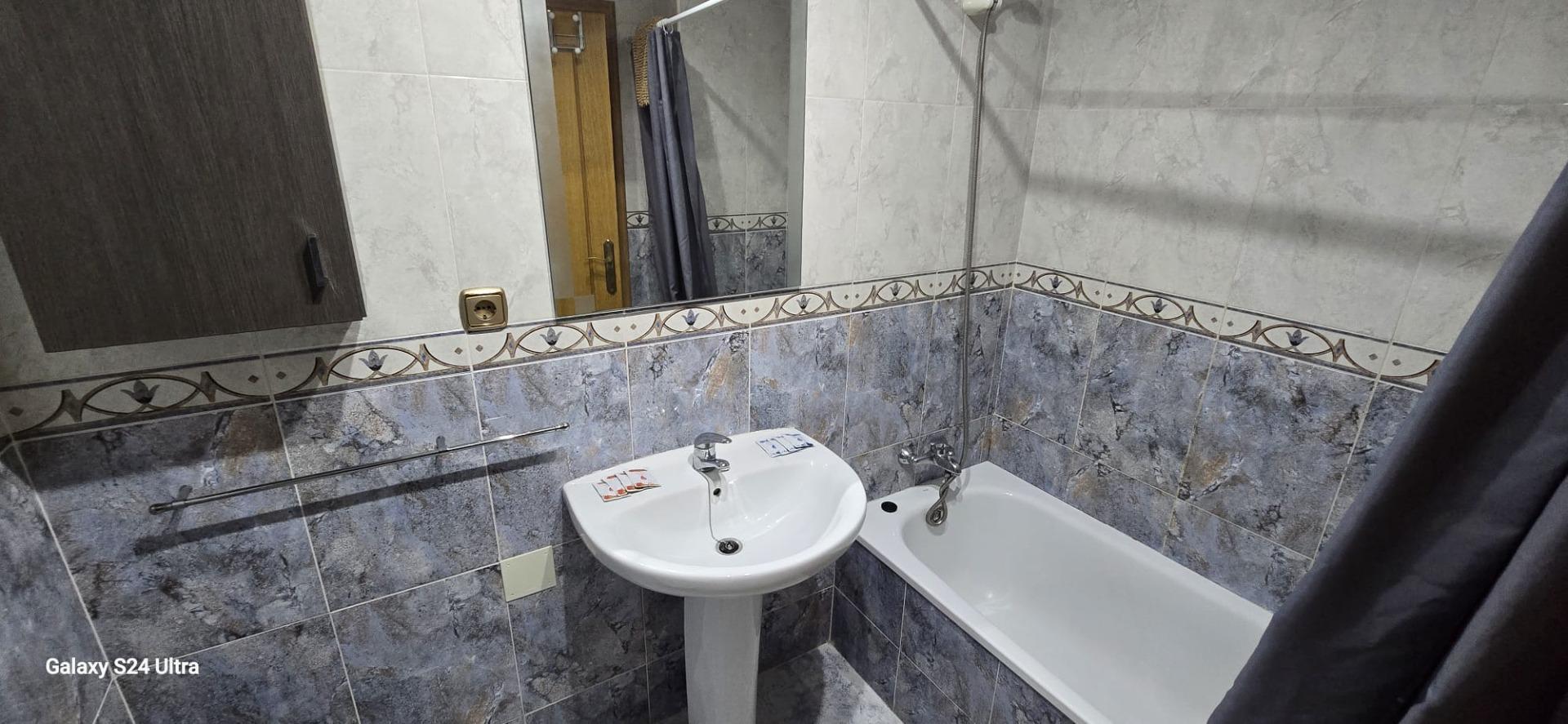 4 Bed, 2 Bath, ApartmentFor Sale, Torrevieja, Alicante