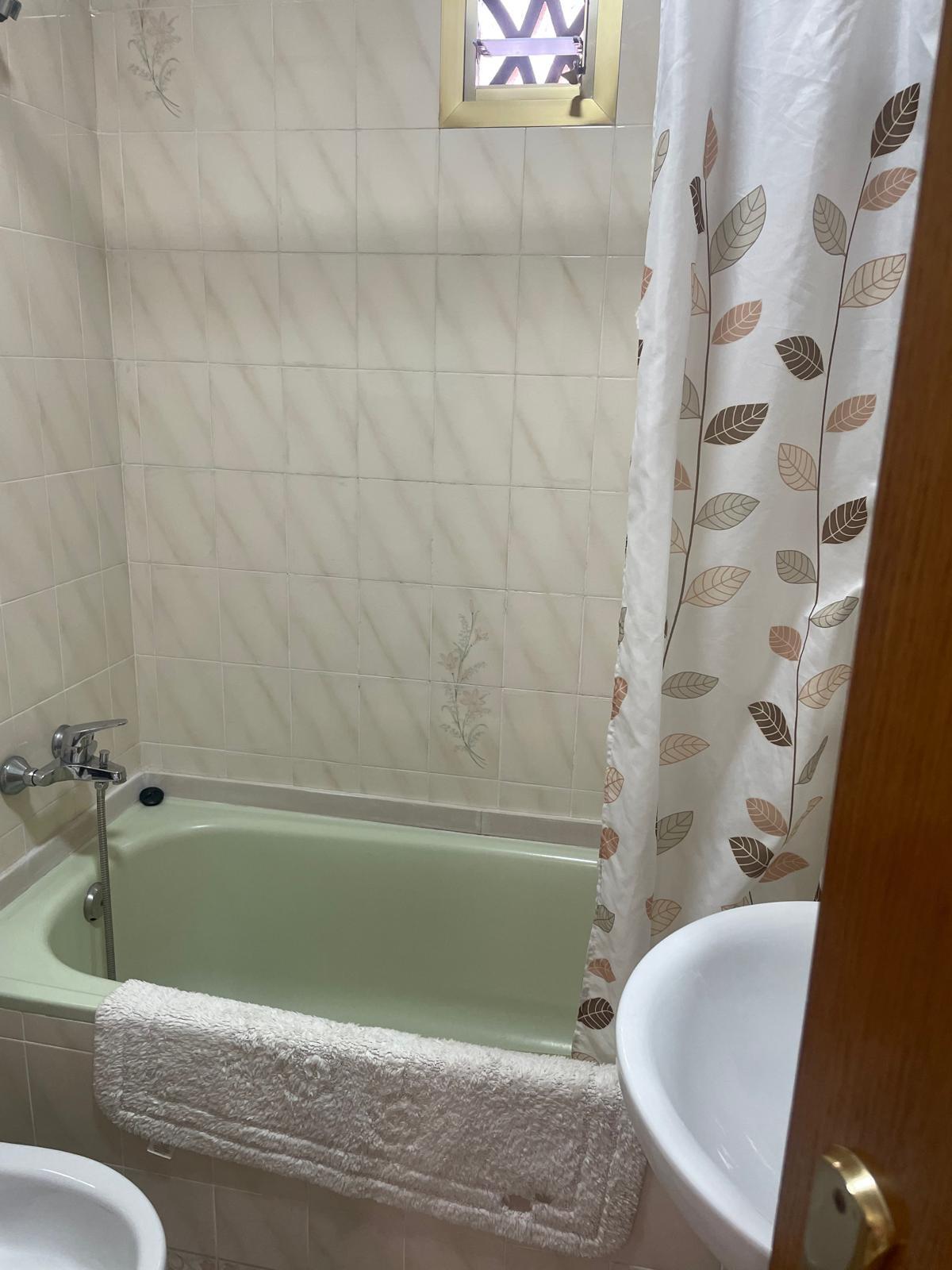 4 Bed, 2 Bath, ApartmentFor Sale, Torrevieja, Alicante