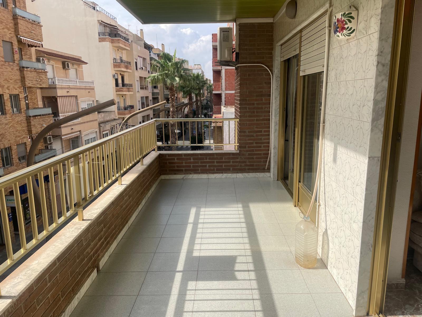 4 Bed, 2 Bath, ApartmentFor Sale, Torrevieja, Alicante