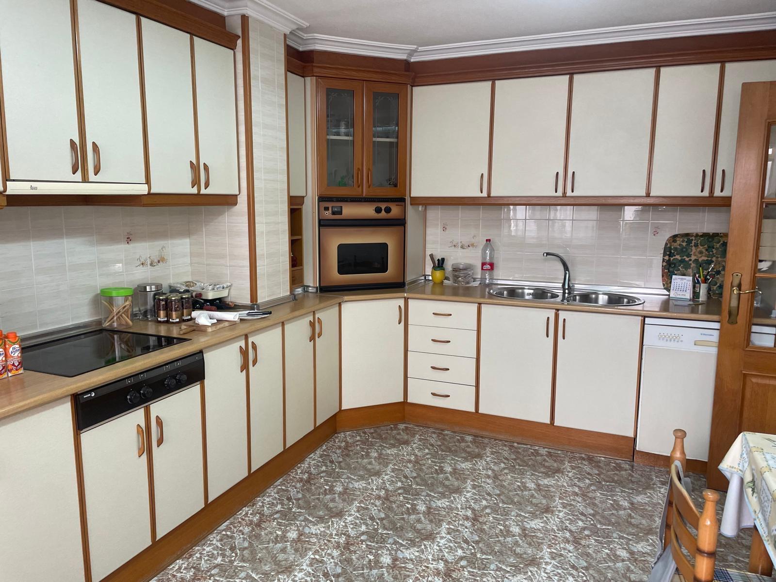4 Bed, 2 Bath, ApartmentFor Sale, Torrevieja, Alicante