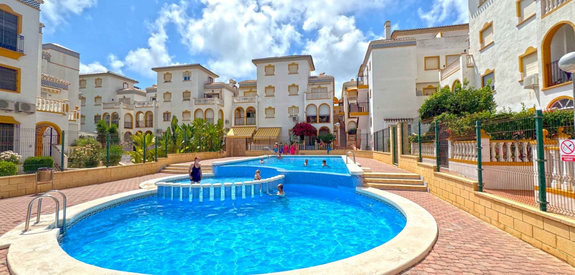 3 Bed, 1 Bath, ApartmentFor Sale, Torrevieja, Alicante