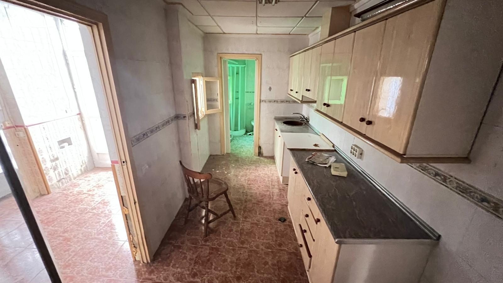 4 Bed, 1 Bath, ApartmentFor Sale, Torrevieja, Alicante