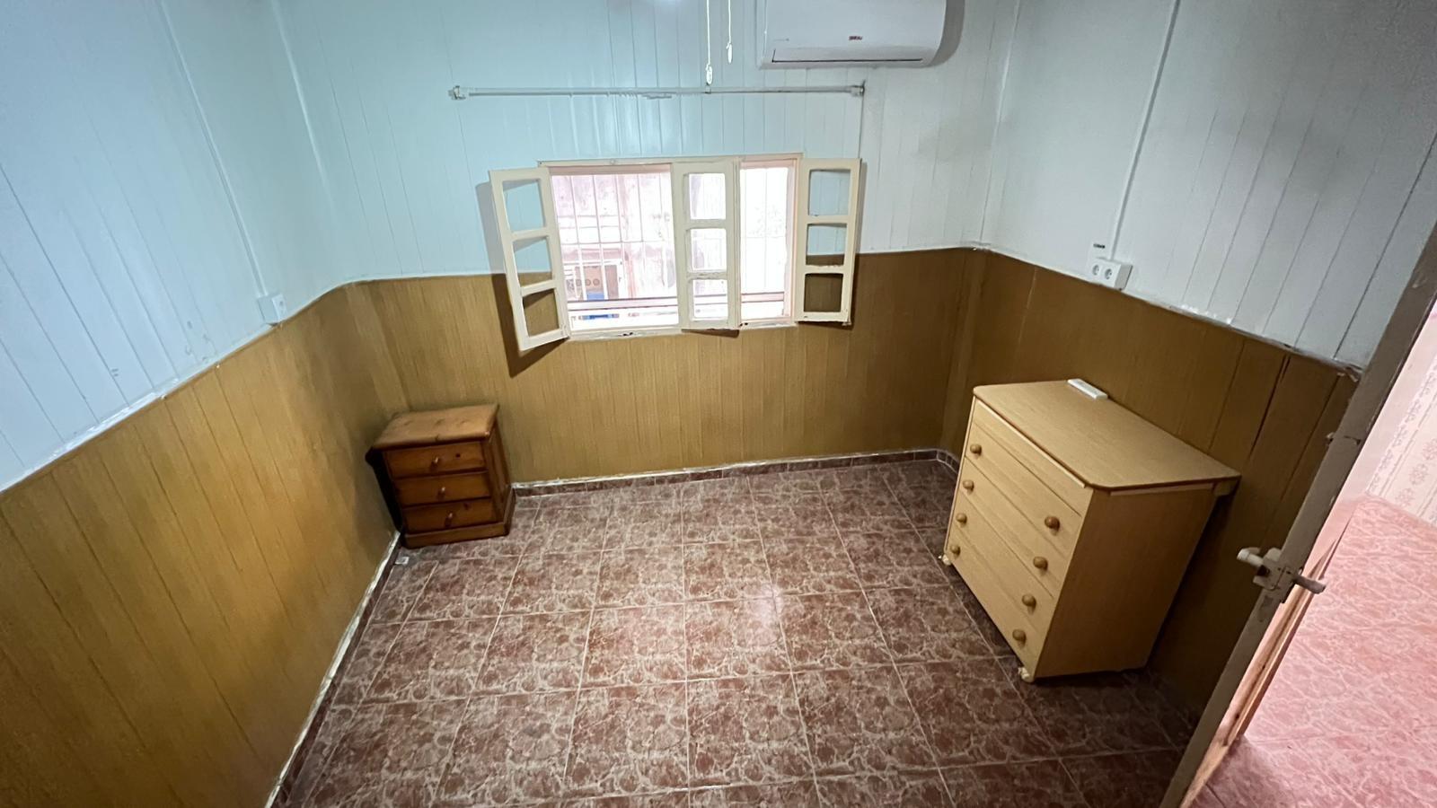 4 Bed, 1 Bath, ApartmentFor Sale, Torrevieja, Alicante