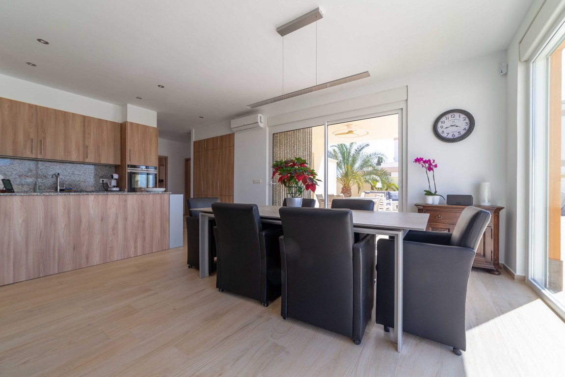 4 Bed, 2 Bath, HouseFor Sale, Torrevieja, Alicante