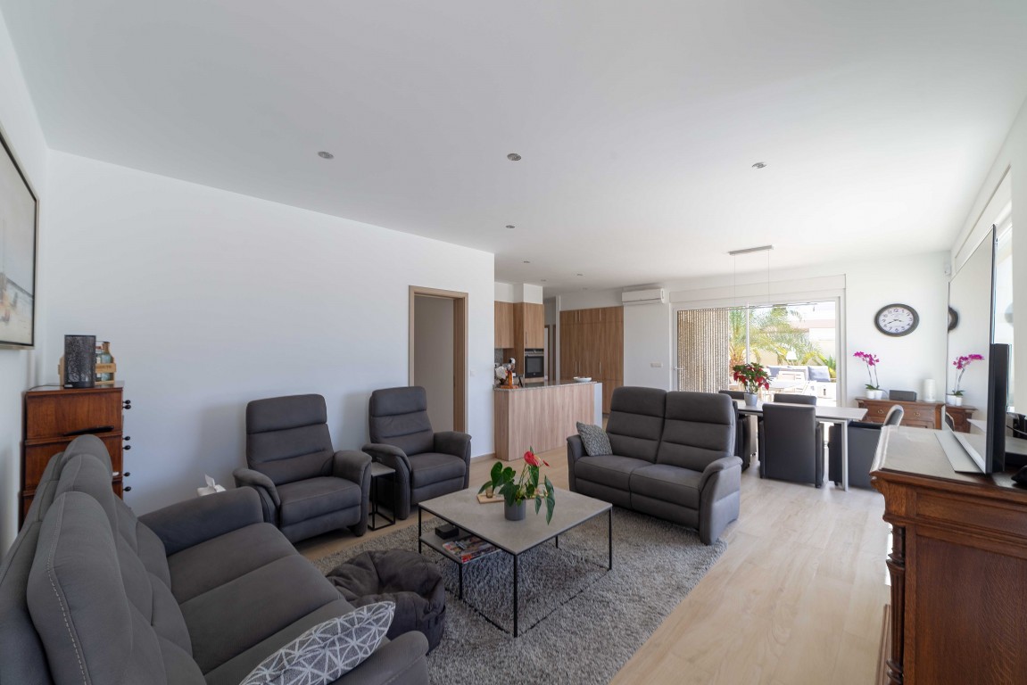 4 Bed, 2 Bath, HouseFor Sale, Torrevieja, Alicante