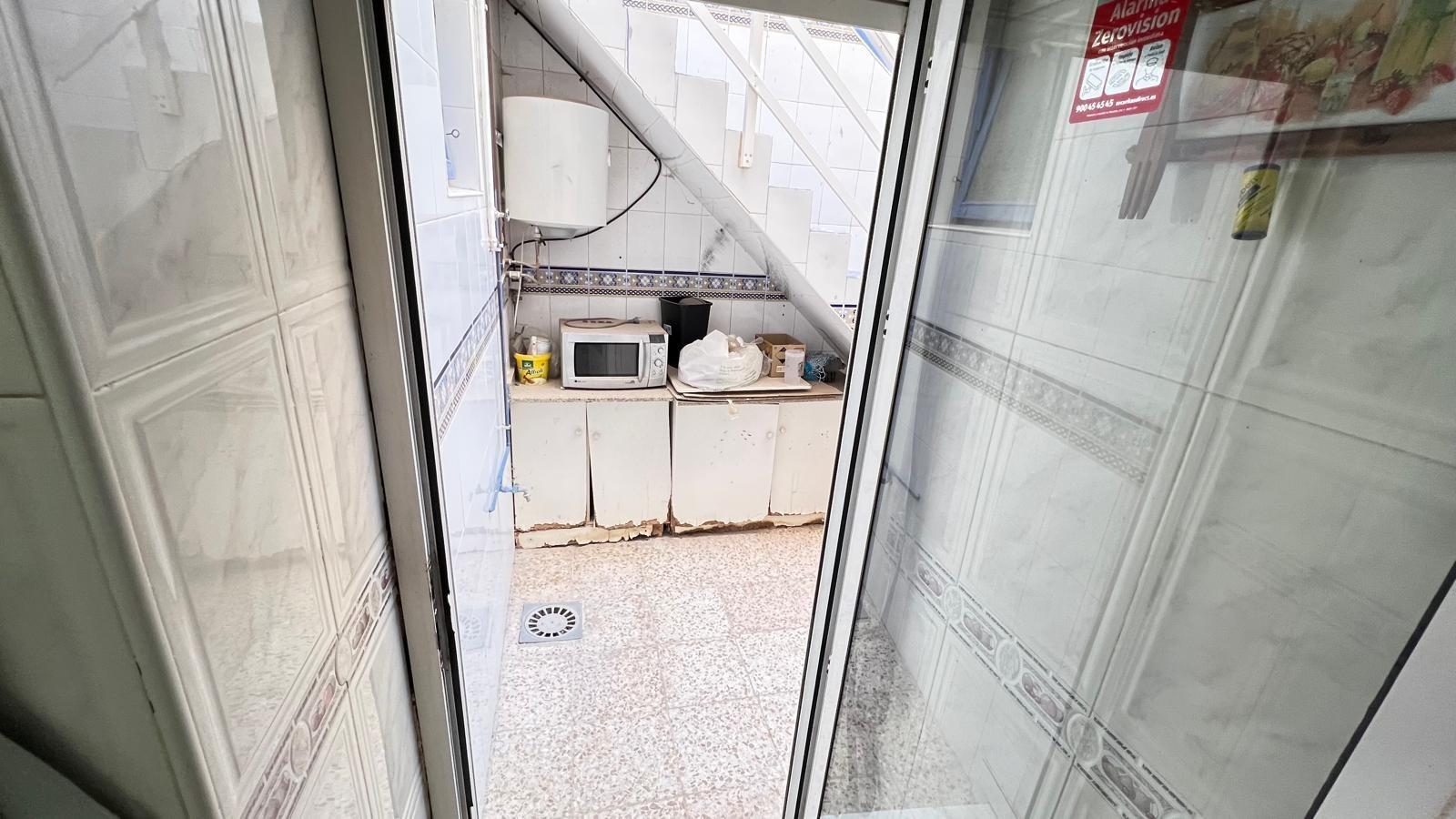 4 Bed, 1 Bath, ApartmentFor Sale, Torrevieja, Alicante