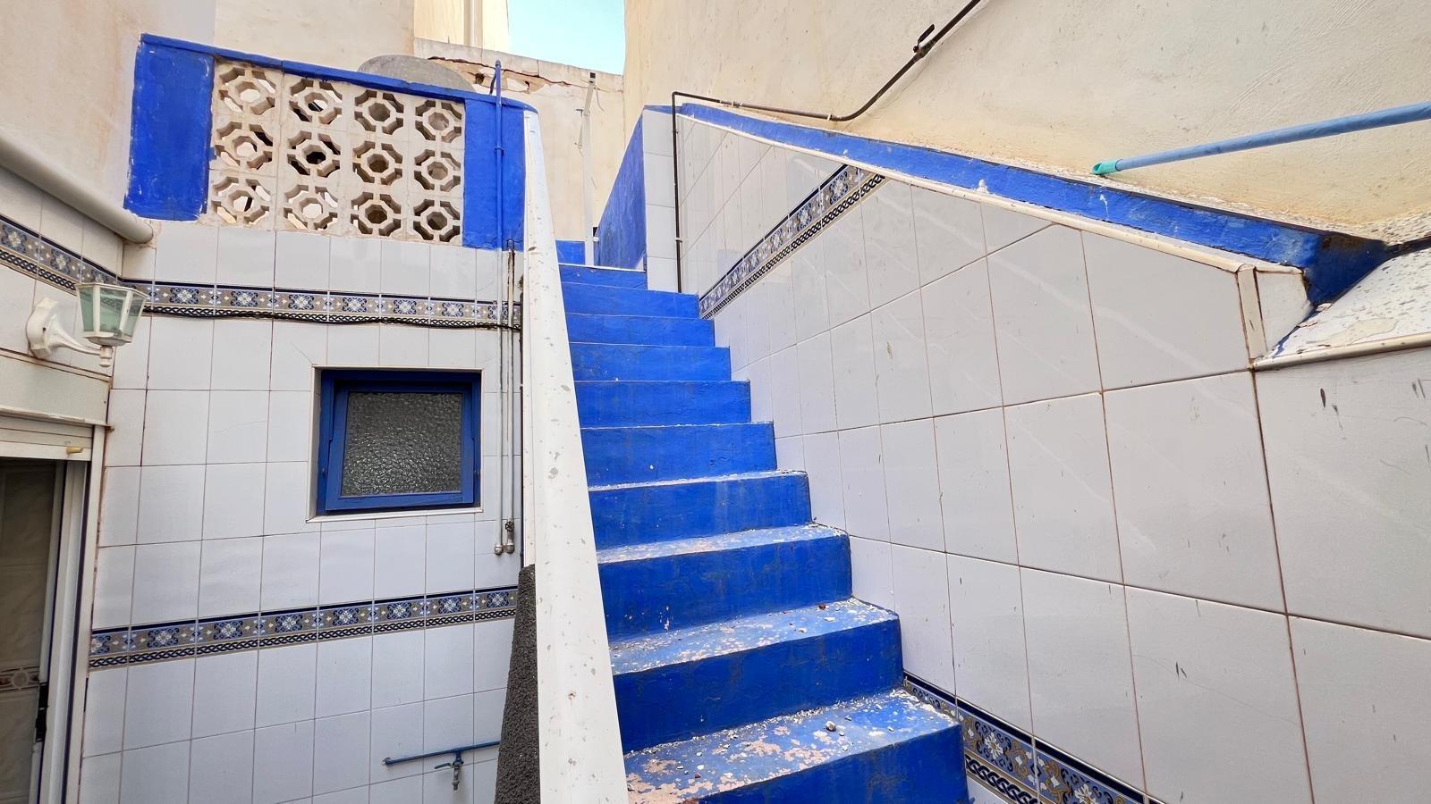 4 Bed, 1 Bath, ApartmentFor Sale, Torrevieja, Alicante