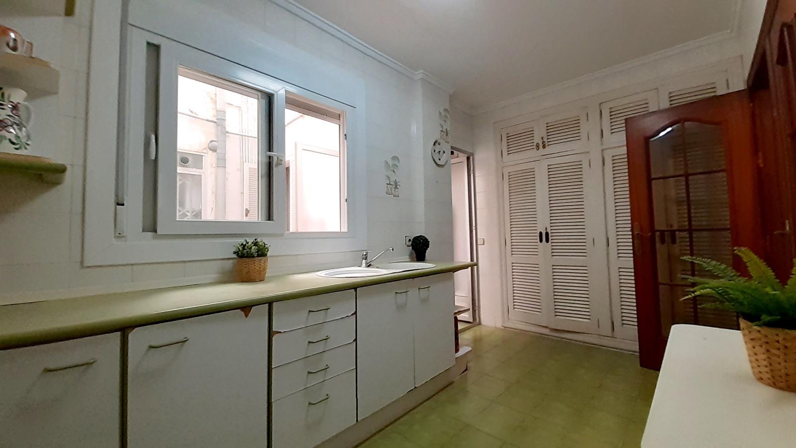 4 Bed, 2 Bath, ApartmentFor Sale, Torrevieja, Alicante