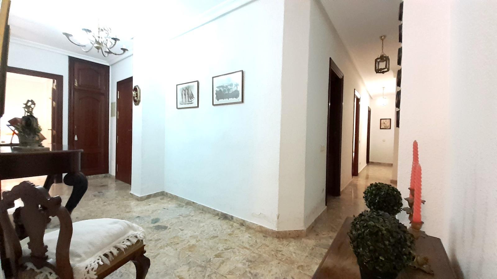 4 Bed, 2 Bath, ApartmentFor Sale, Torrevieja, Alicante