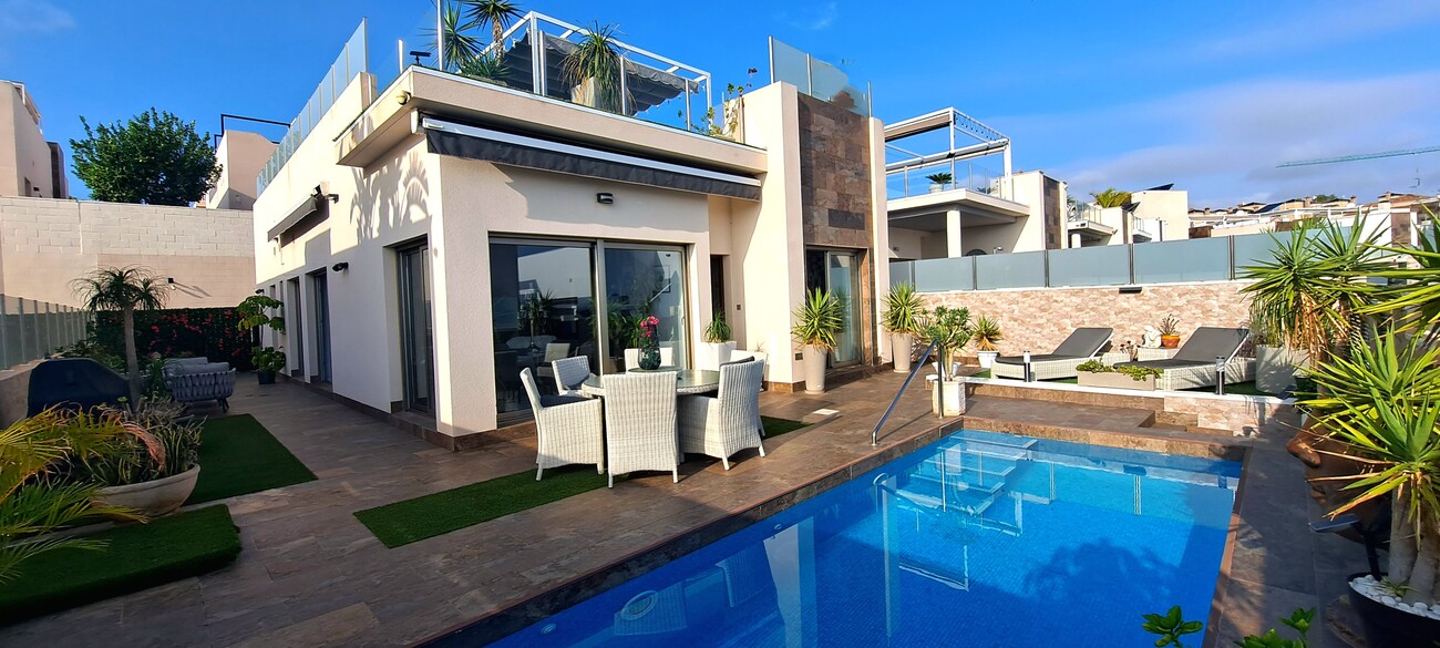 4 Bed, 2 Bath, HouseFor Sale, Villamartin, Alicante 4 Bed, 2 Bath, HouseFor Sale, Villamartin, Alicante