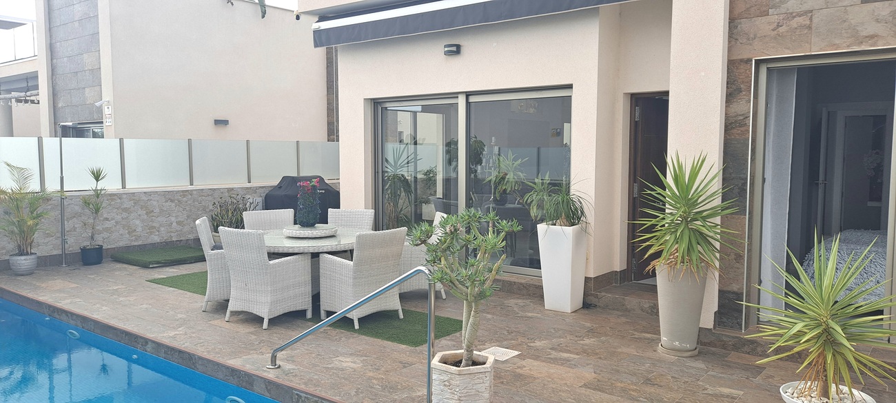 4 Bed, 2 Bath, HouseFor Sale, Villamartin, Alicante