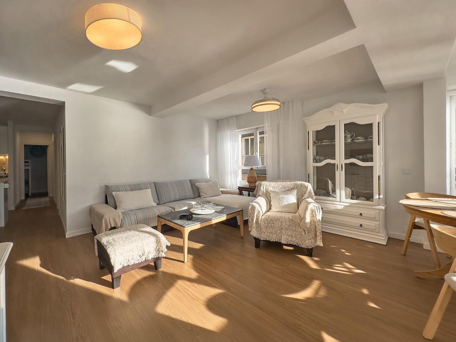 4 Bed, 2 Bath, ApartmentFor Sale, Torrevieja, Alicante