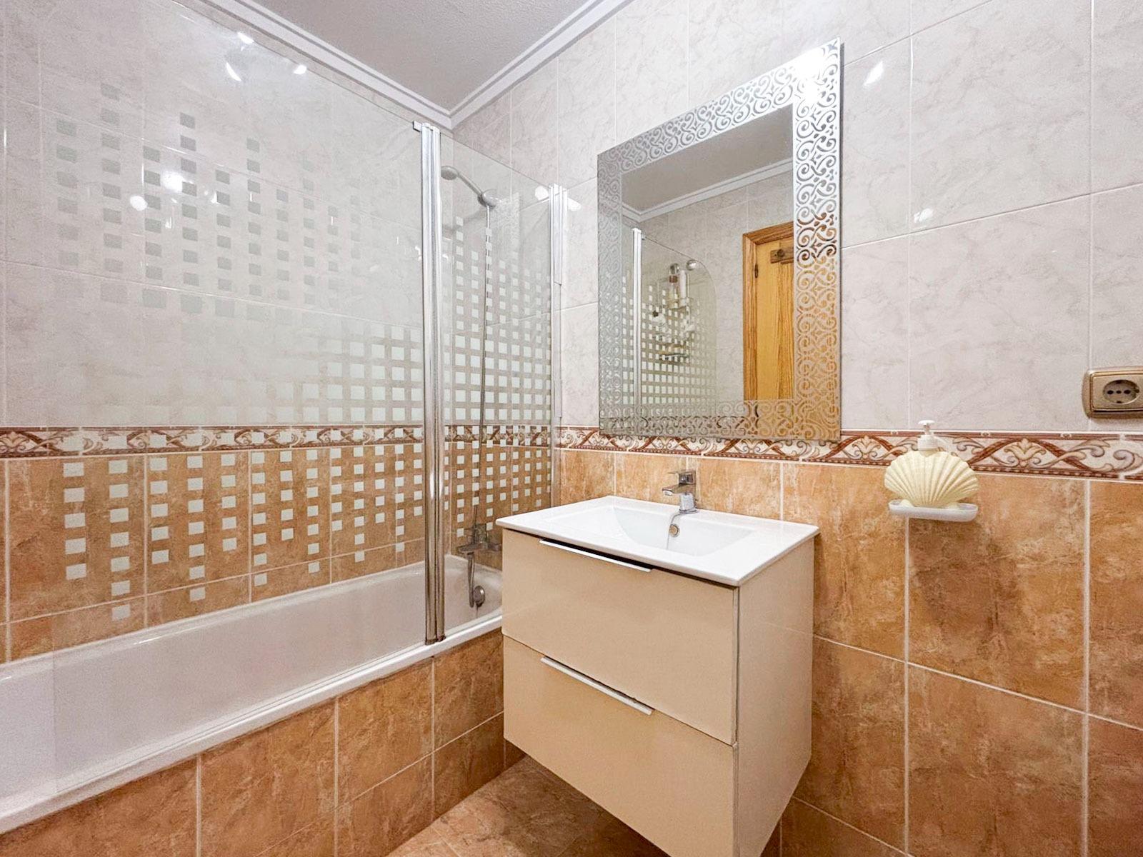 2 Bed, 1 Bath, ApartmentFor Sale, Torrevieja, Alicante