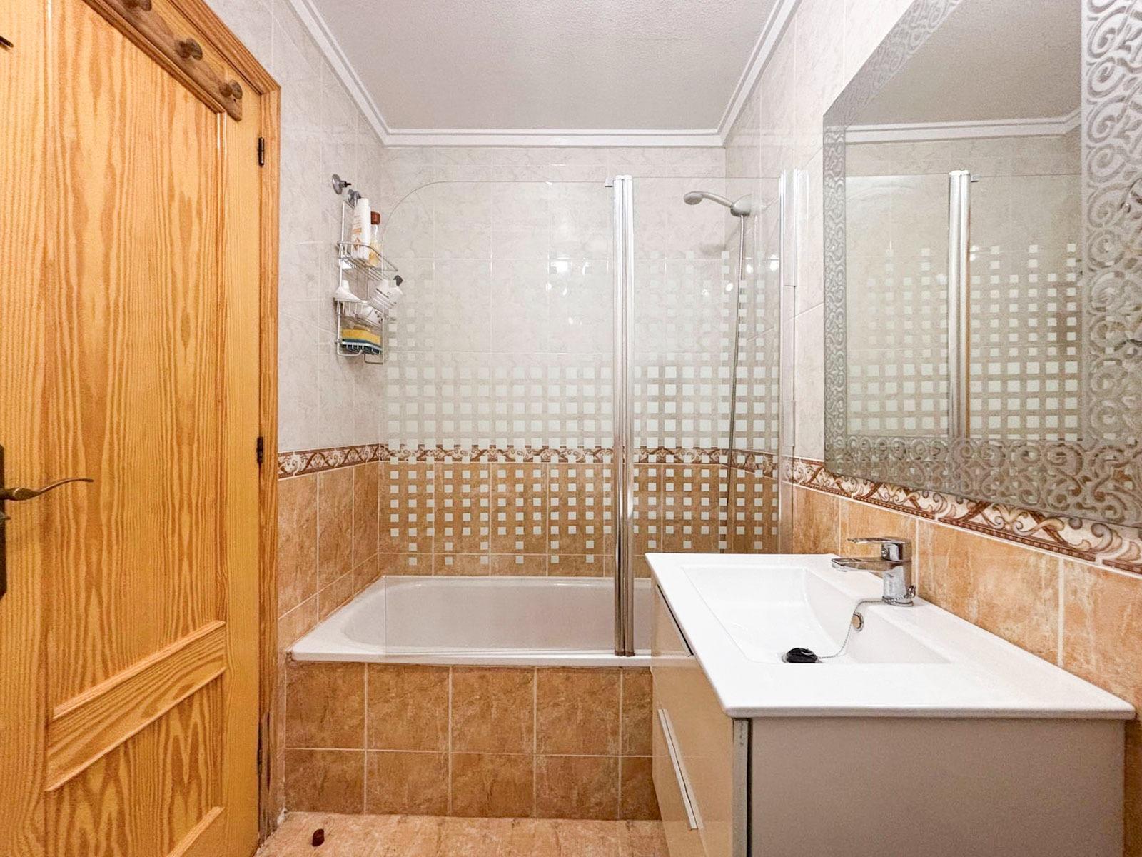 2 Bed, 1 Bath, ApartmentFor Sale, Torrevieja, Alicante