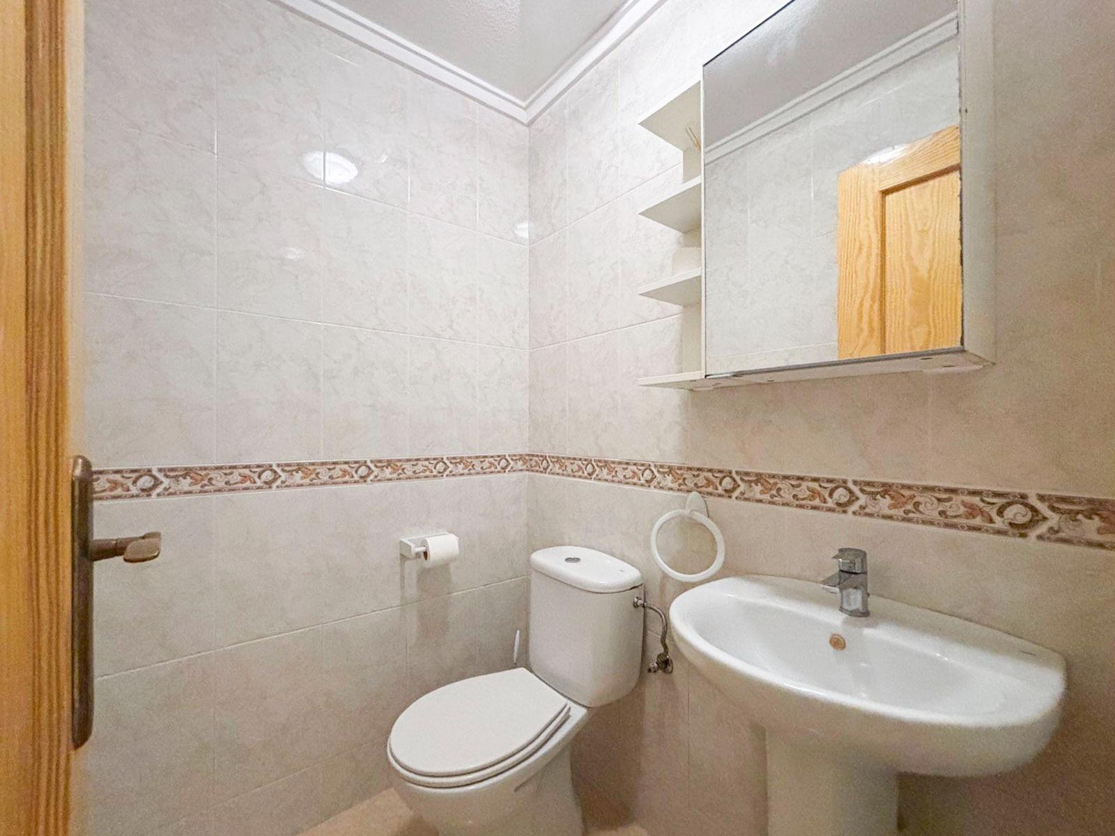 2 Bed, 1 Bath, ApartmentFor Sale, Torrevieja, Alicante