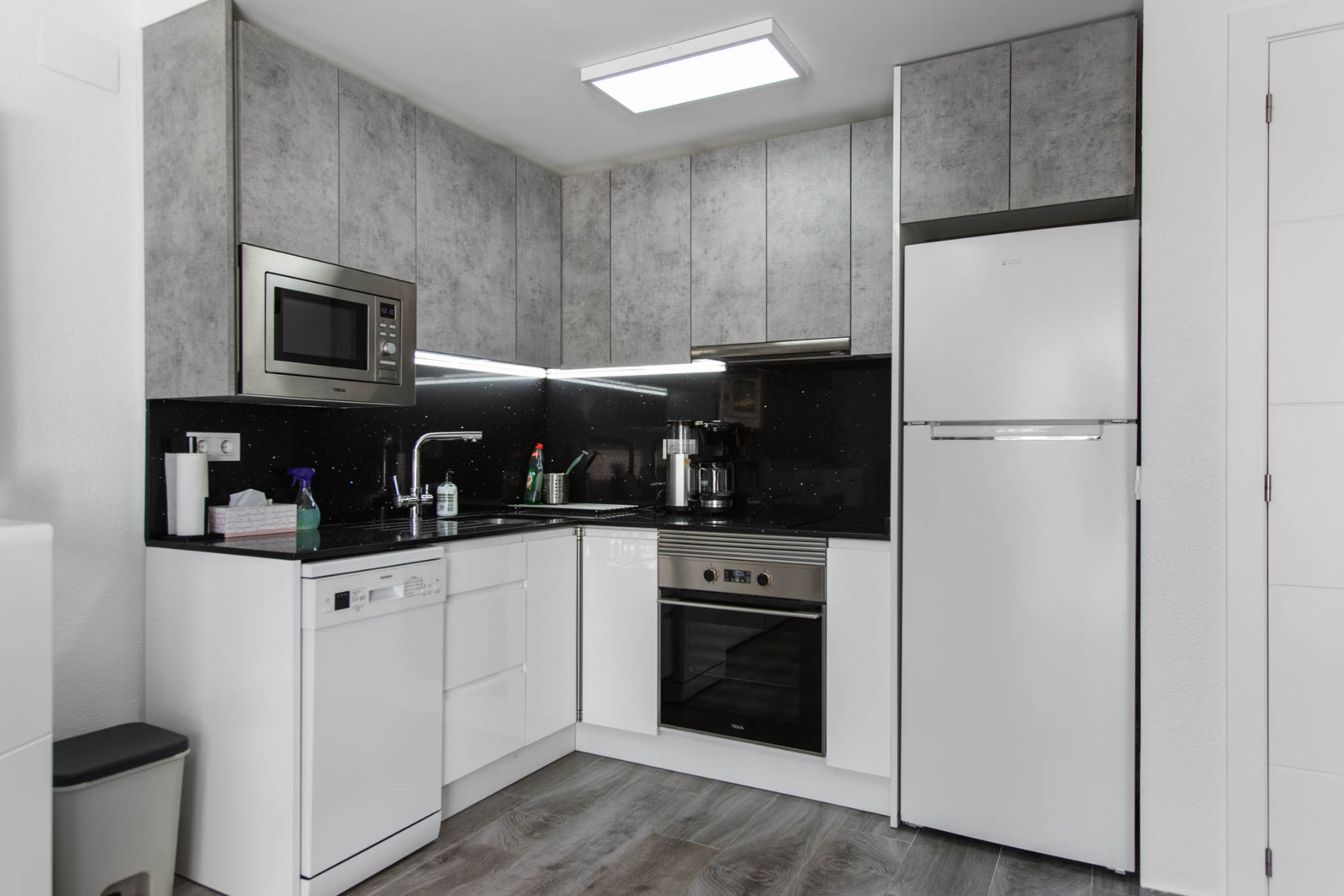 2 Bed, 1 Bath, ApartmentFor Sale, Torrevieja, Alicante