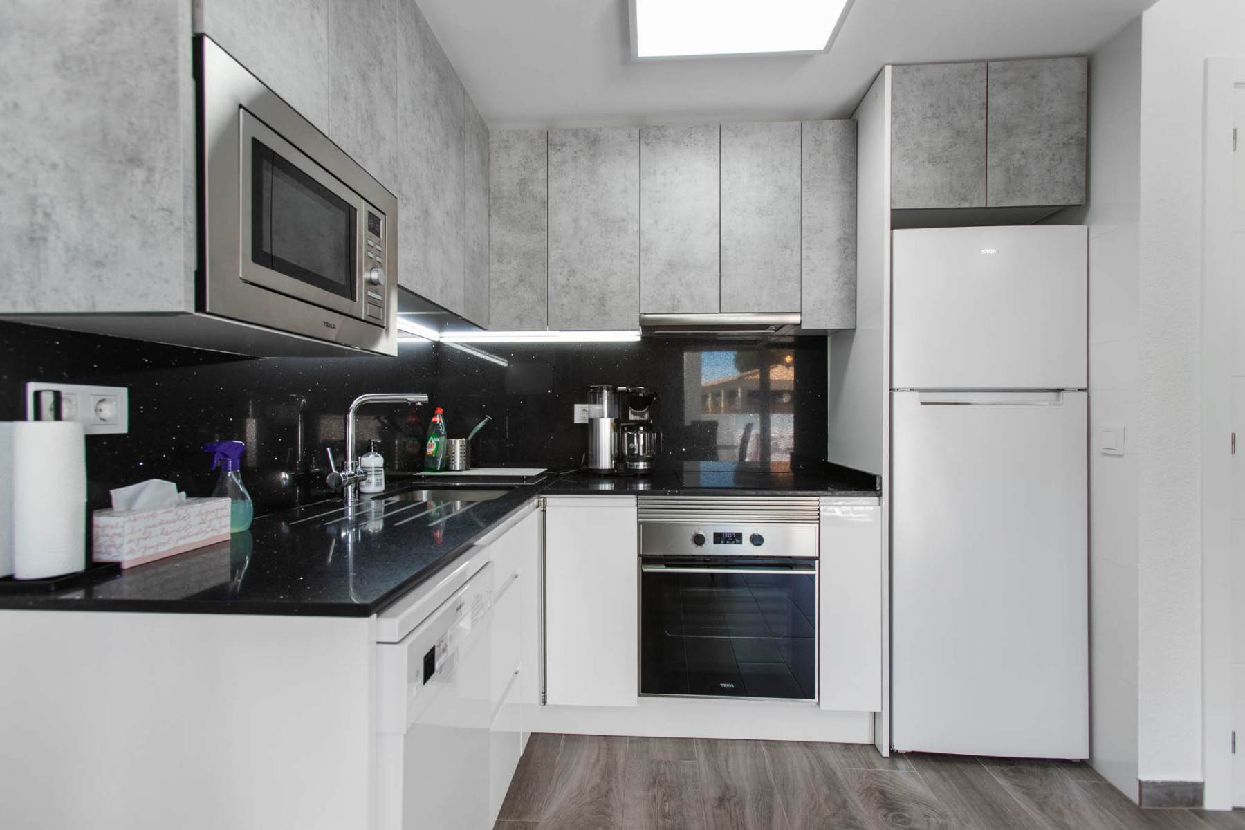 2 Bed, 1 Bath, ApartmentFor Sale, Torrevieja, Alicante