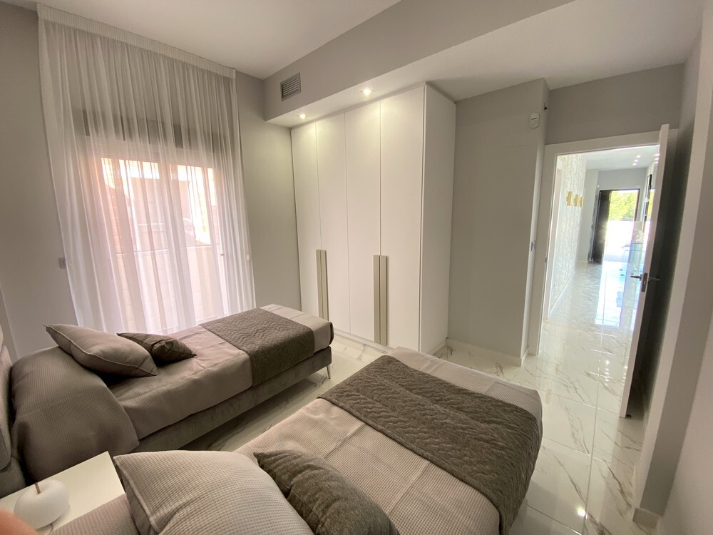 5 Bed, 4 Bath, HouseFor Sale, Orihuela Costa, Alicante