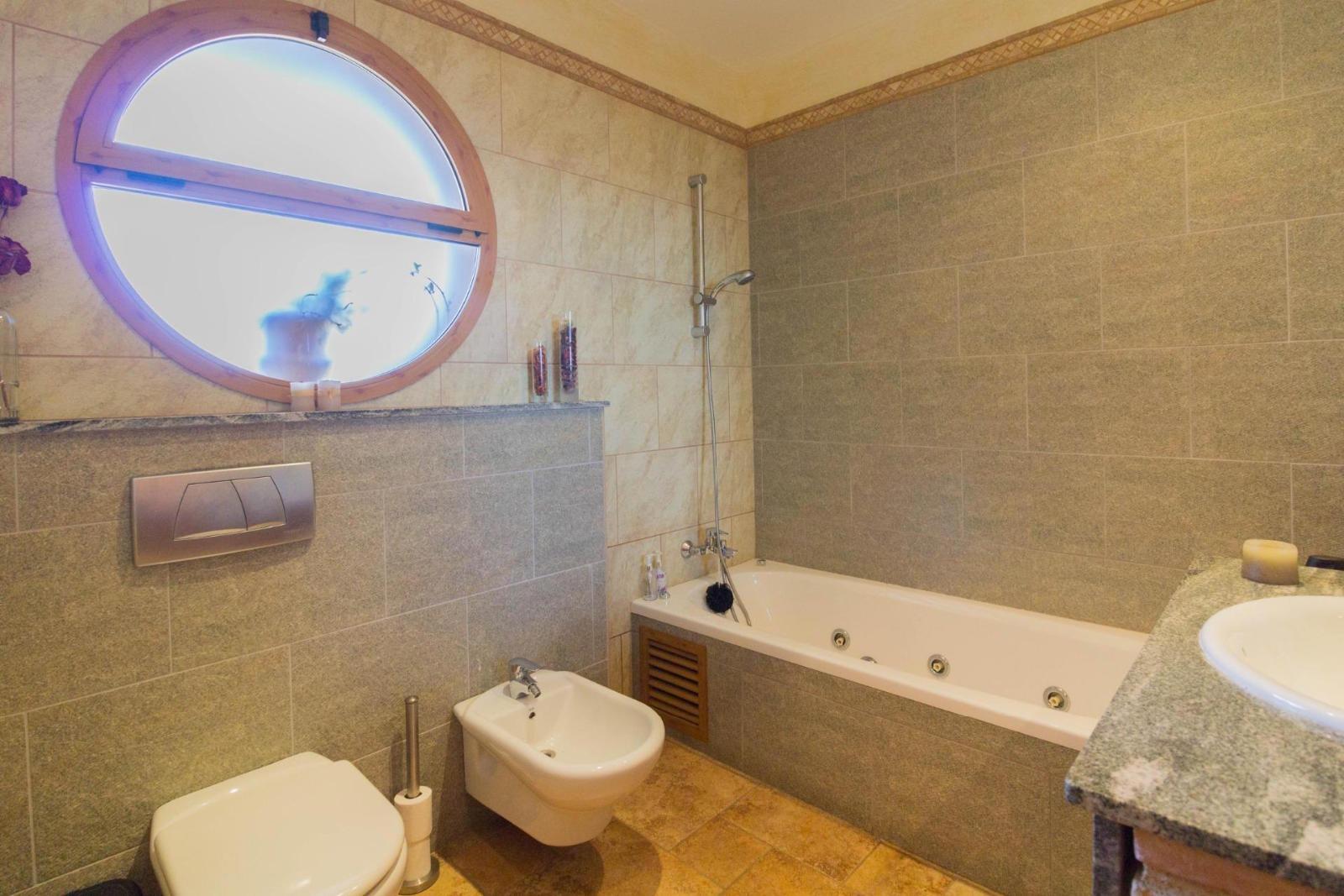 8 Bed, 4 Bath, HouseFor Sale, Redovan, Alicante 8 Bed, 4 Bath, HouseFor Sale, Redovan, Alicante
