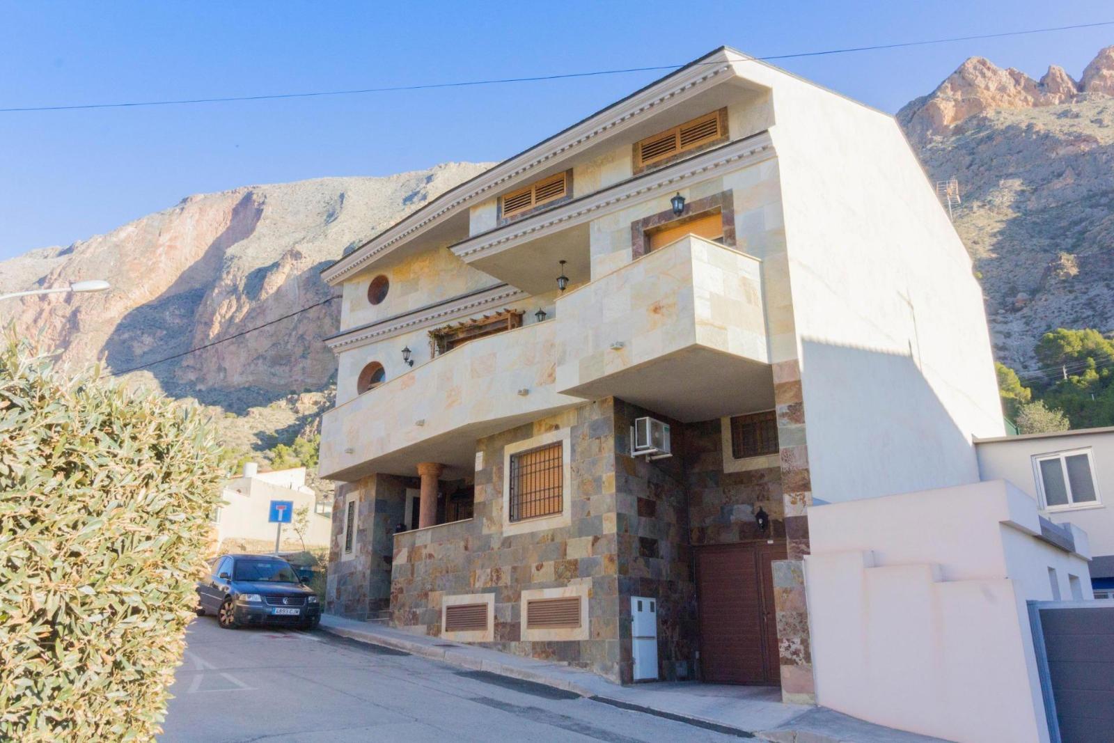 8 Bed, 4 Bath, HouseFor Sale, Redovan, Alicante 8 Bed, 4 Bath, HouseFor Sale, Redovan, Alicante