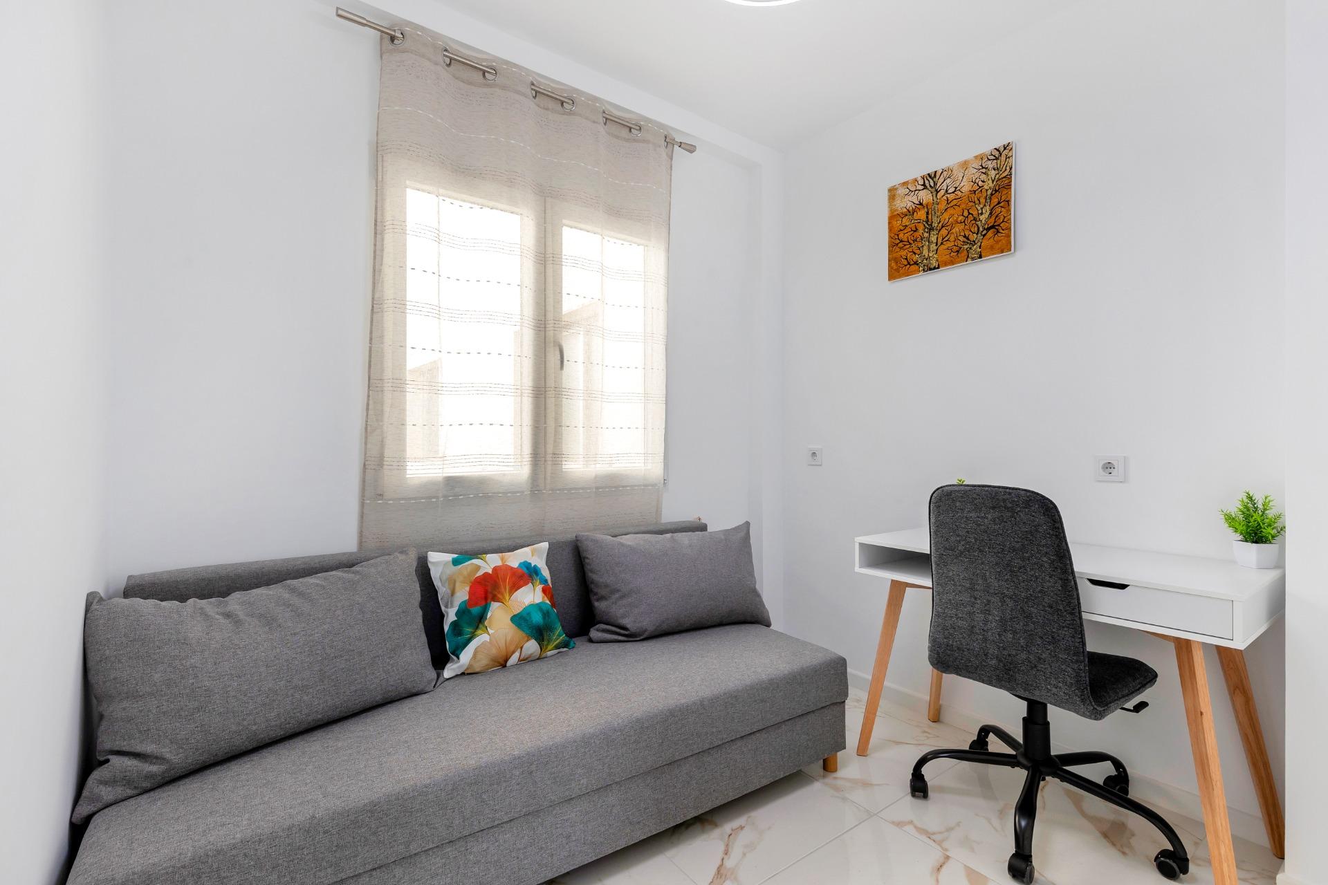 3 Bed, 1 Bath, ApartmentFor Sale, Torrevieja, Alicante