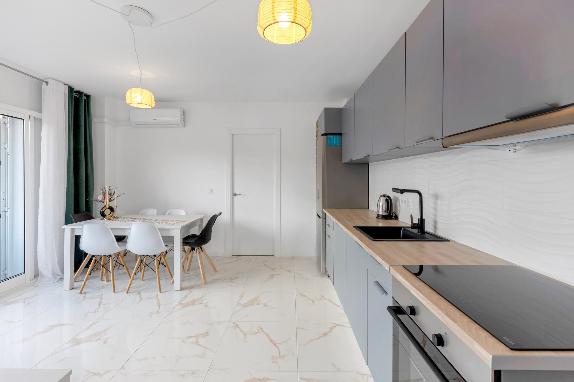 3 Bed, 1 Bath, ApartmentFor Sale, Torrevieja, Alicante