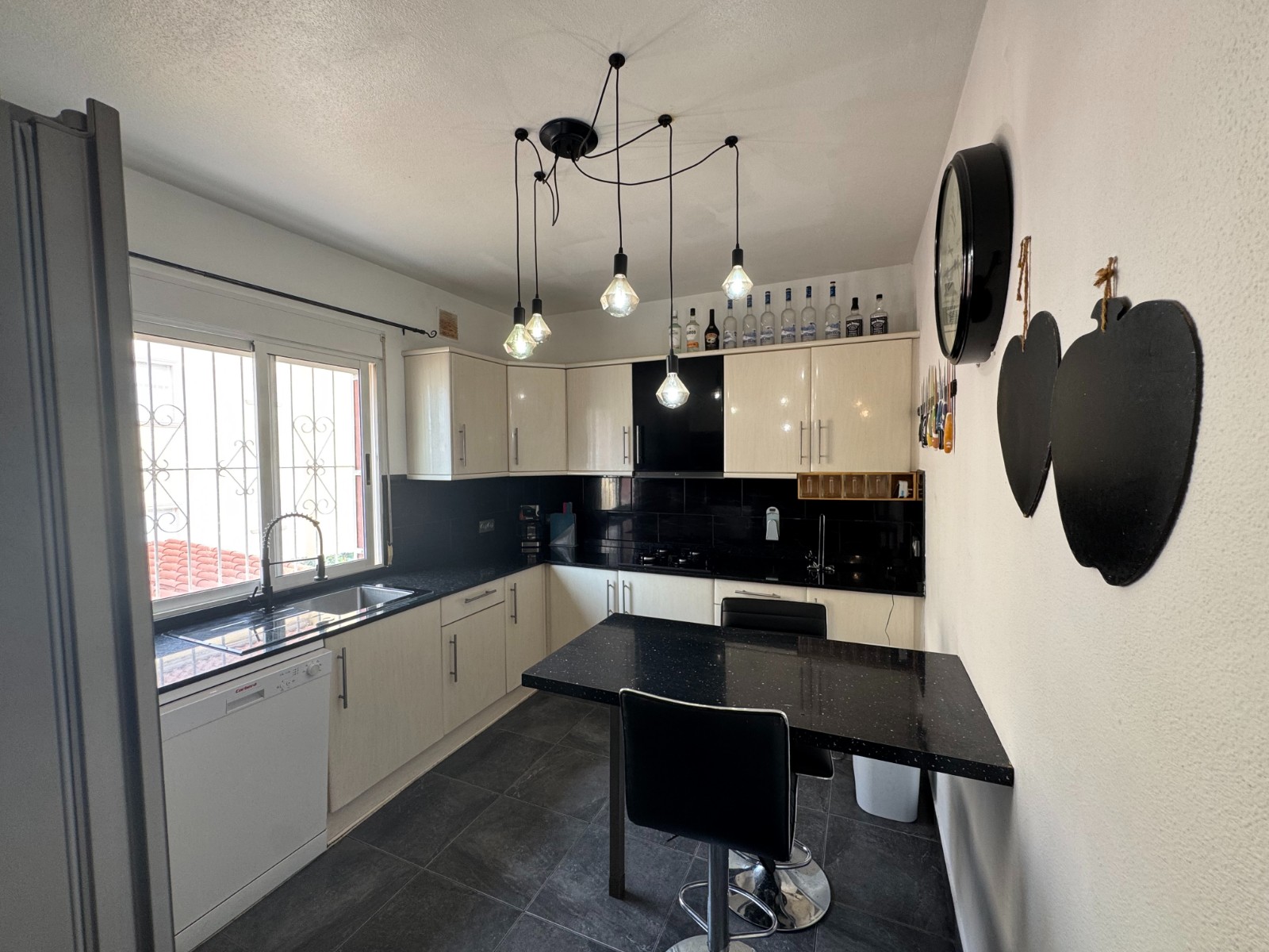 4 Bed, 2 Bath, ApartmentFor Sale, San Miguel de Salinas, Alicante