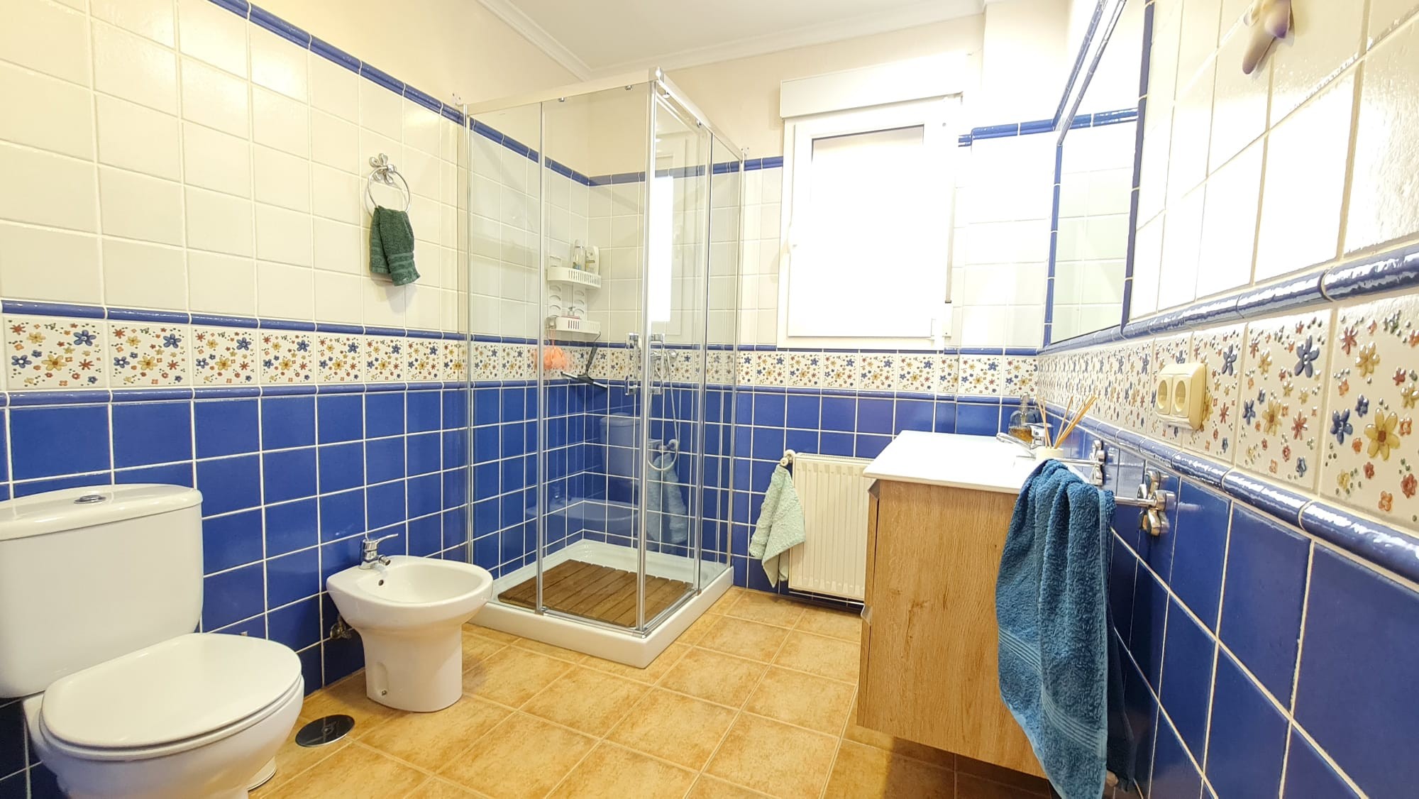 5 Bed, 2 Bath, HouseFor Sale, Yecla, Murcia