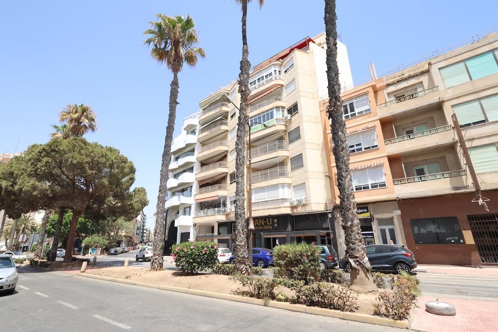 3 Bed, 2 Bath, ApartmentFor Sale, Torrevieja, Alicante