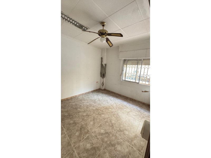 4 Bed, 2 Bath, ApartmentFor Sale, Torrevieja, Alicante