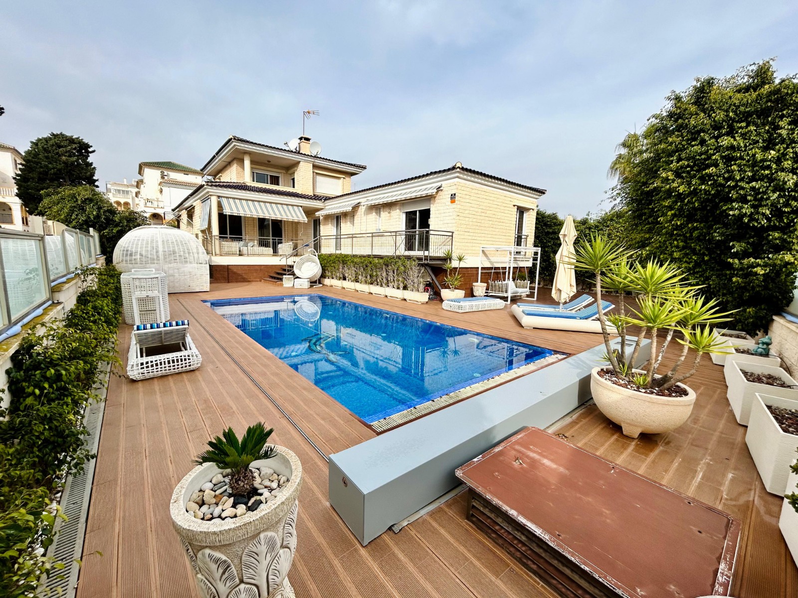 5 Bed, 4 Bath, HouseFor Sale, Torrevieja, Alicante