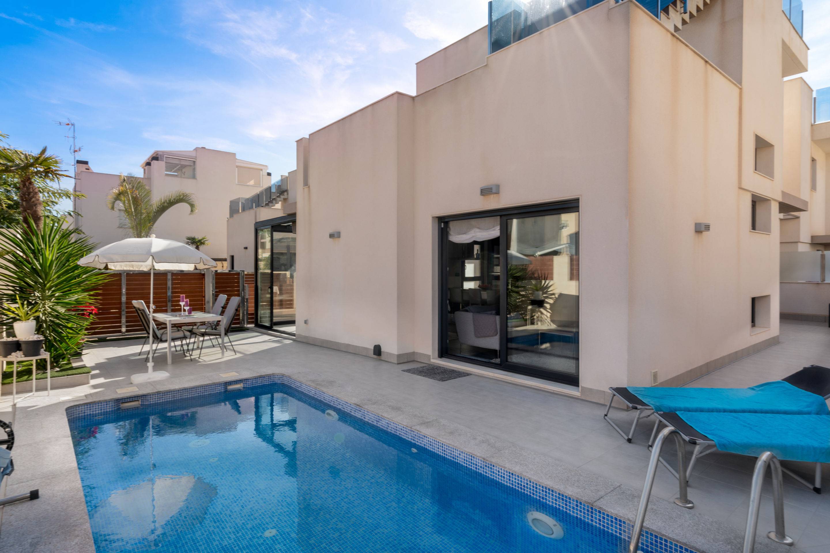 5 Bed, 3 Bath, HouseFor Sale, Torrevieja, Alicante