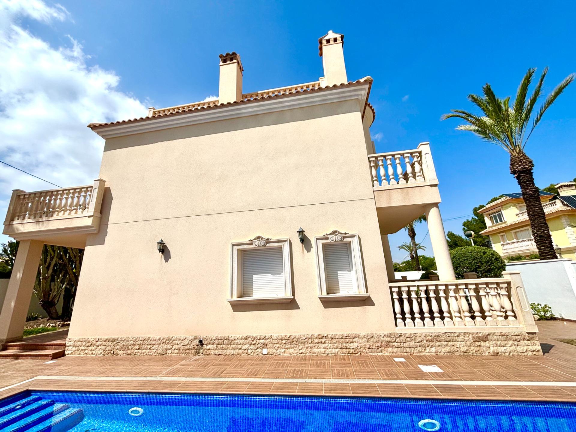 4 Bed, 4 Bath, HouseFor Sale, Cabo Roig, Alicante