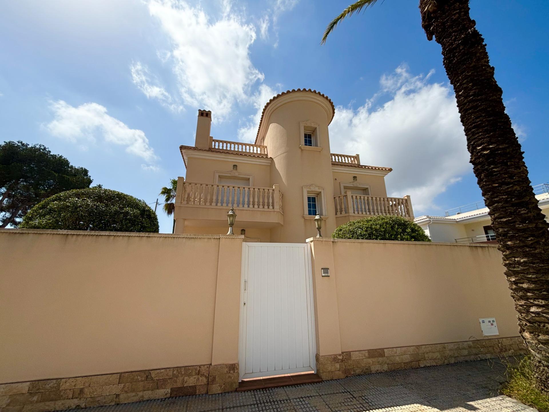 4 Bed, 4 Bath, HouseFor Sale, Cabo Roig, Alicante