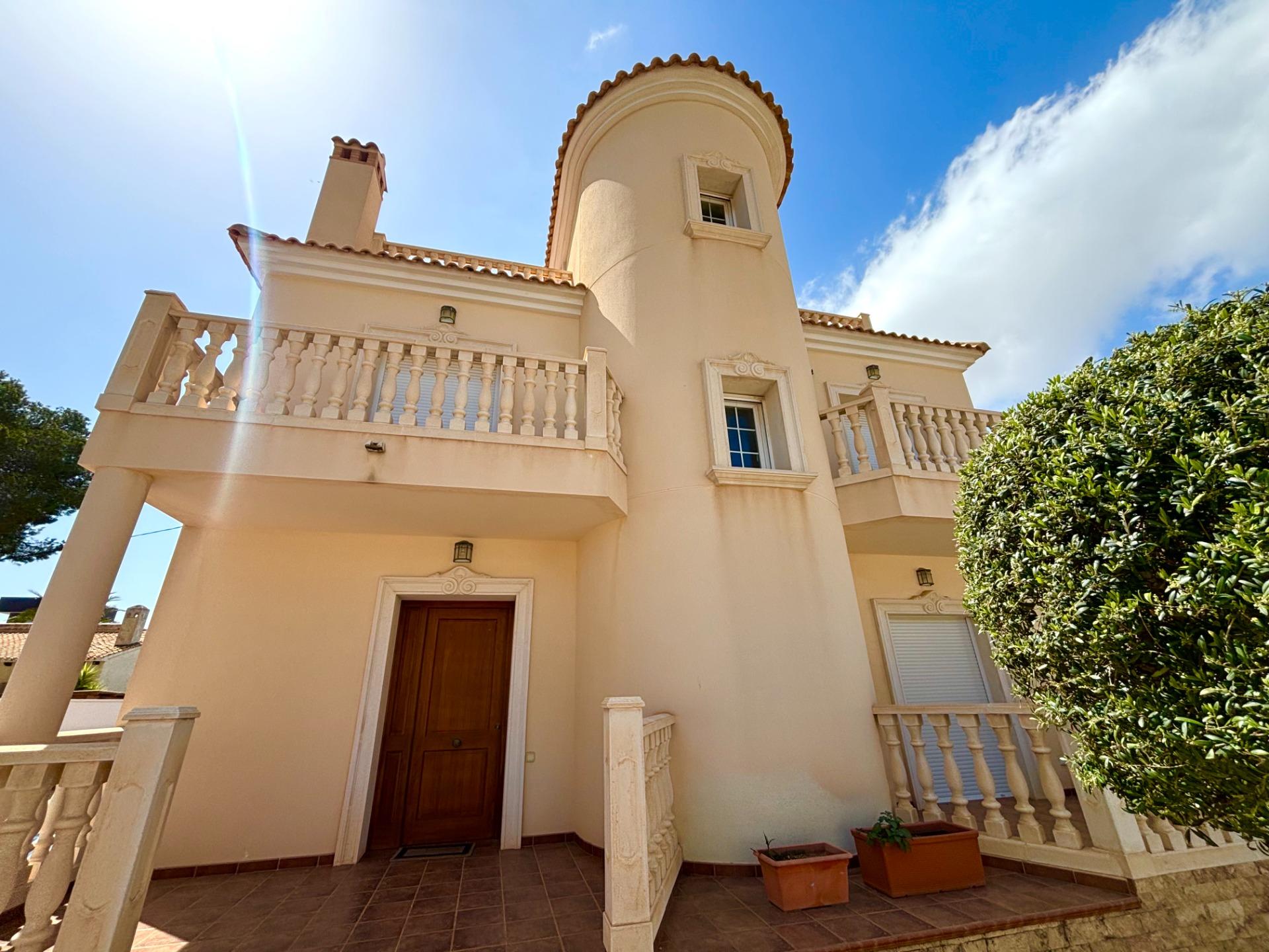 4 Bed, 4 Bath, HouseFor Sale, Cabo Roig, Alicante