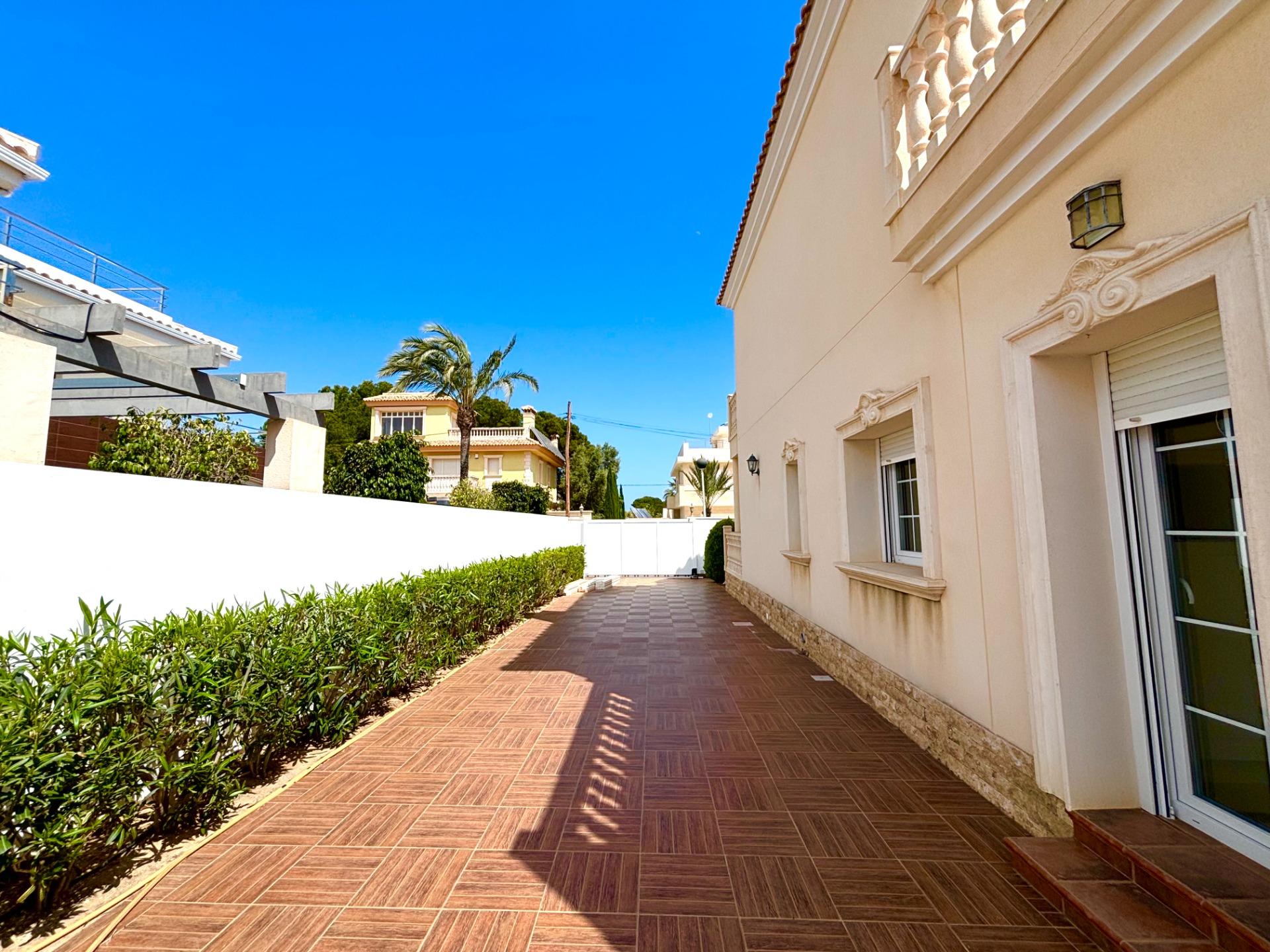 4 Bed, 4 Bath, HouseFor Sale, Cabo Roig, Alicante