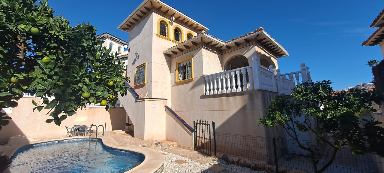 5 Bed, 3 Bath, HouseFor Sale, La Zenia, Alicante