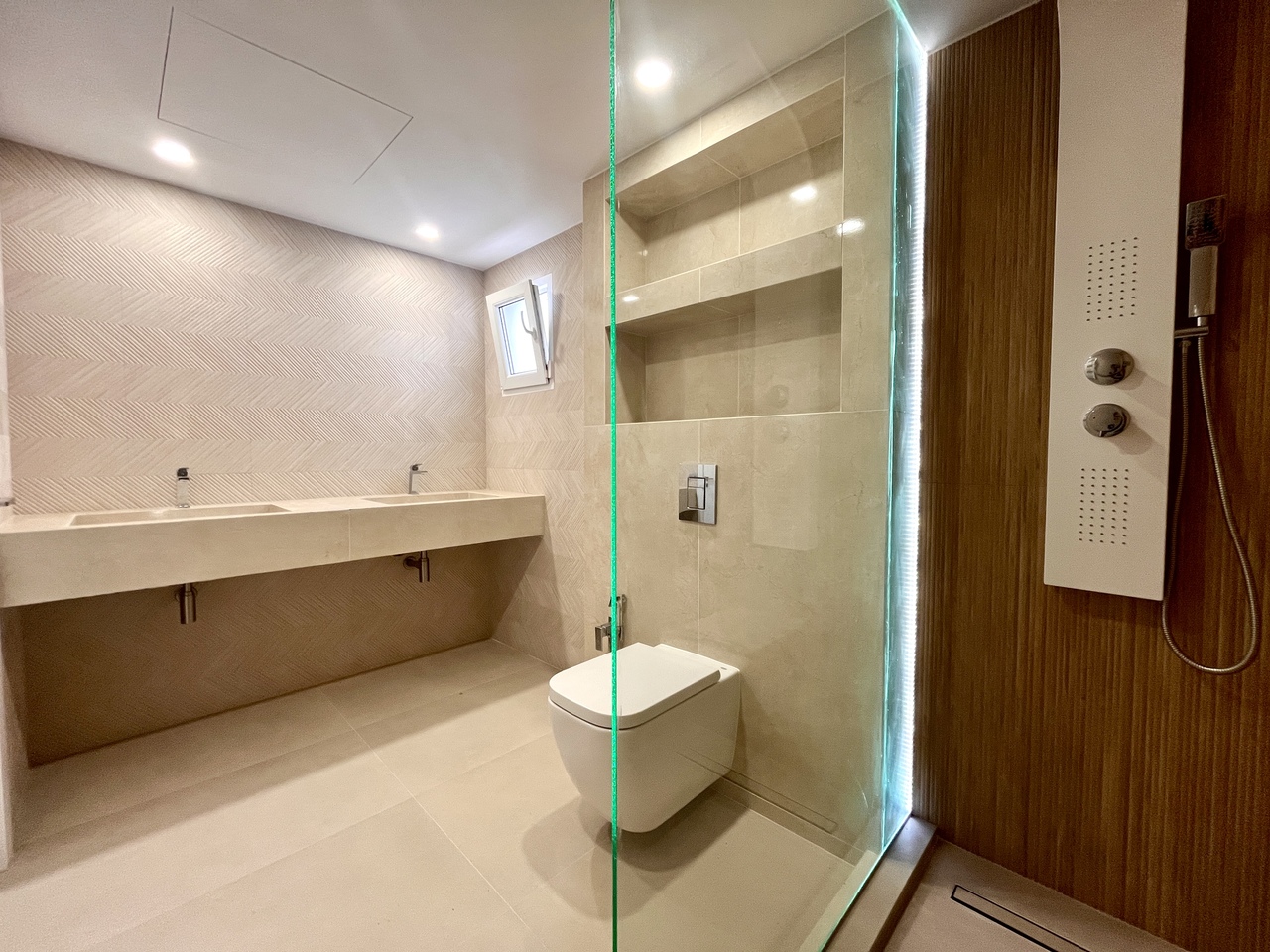 6 Bed, 4 Bath, HouseFor Sale, Los Balcones, Alicante