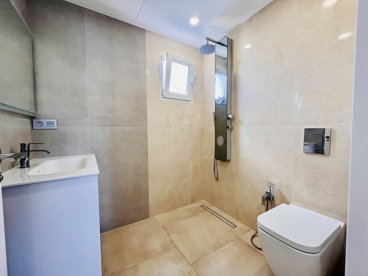 6 Bed, 4 Bath, HouseFor Sale, Los Balcones, Alicante