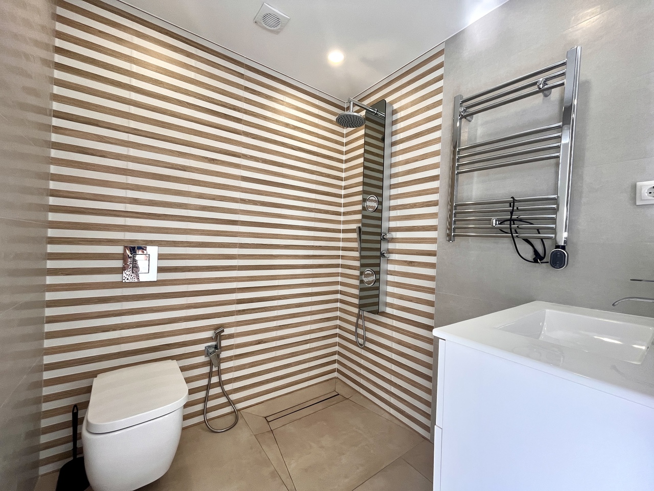 6 Bed, 4 Bath, HouseFor Sale, Los Balcones, Alicante