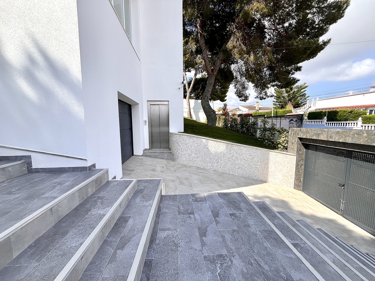 6 Bed, 4 Bath, HouseFor Sale, Los Balcones, Alicante