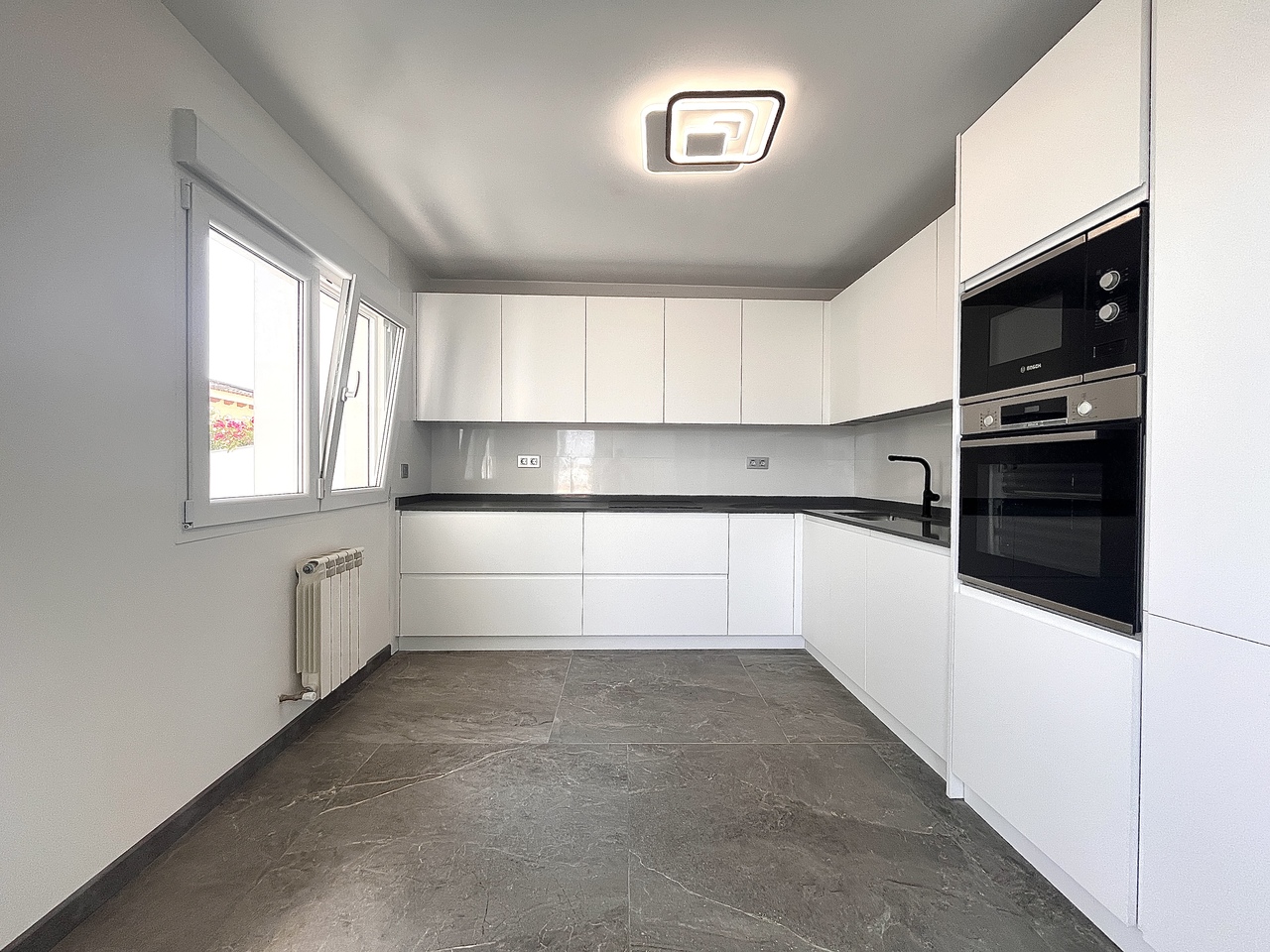 6 Bed, 4 Bath, HouseFor Sale, Los Balcones, Alicante