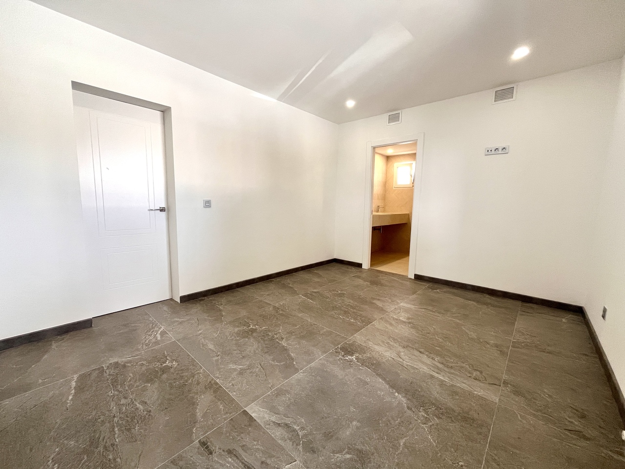 6 Bed, 4 Bath, HouseFor Sale, Los Balcones, Alicante