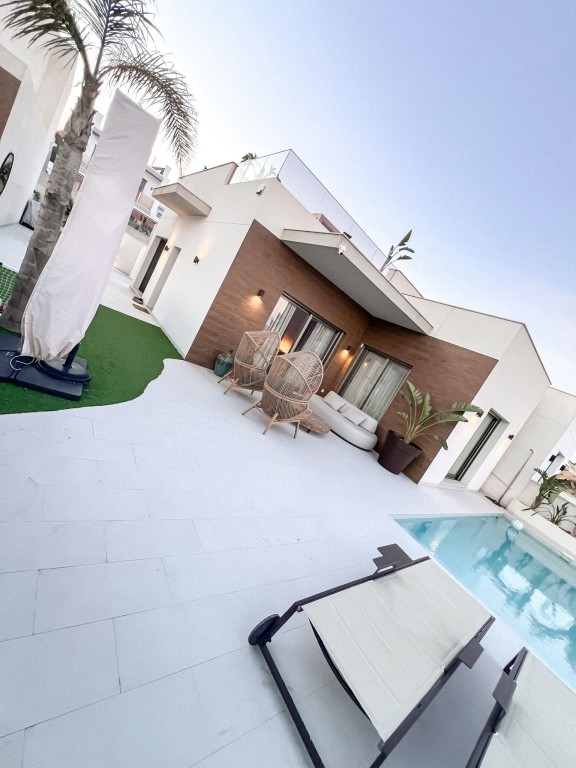 4 Bed, 3 Bath, HouseFor Sale, San Miguel de Salinas, Alicante