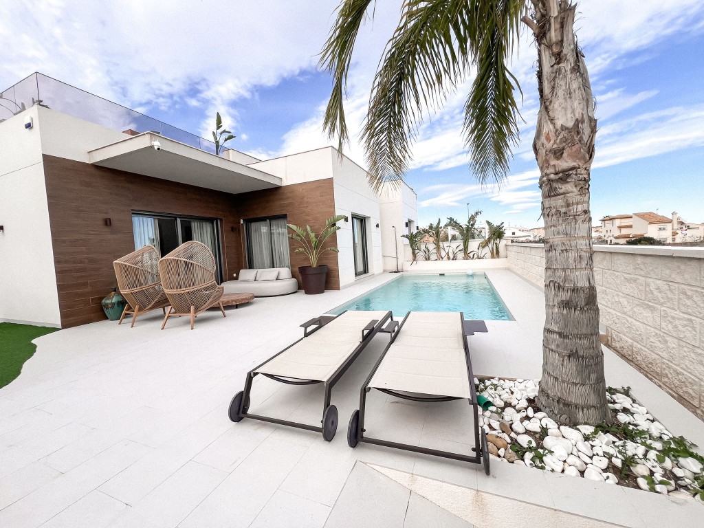 4 Bed, 3 Bath, HouseFor Sale, San Miguel de Salinas, Alicante