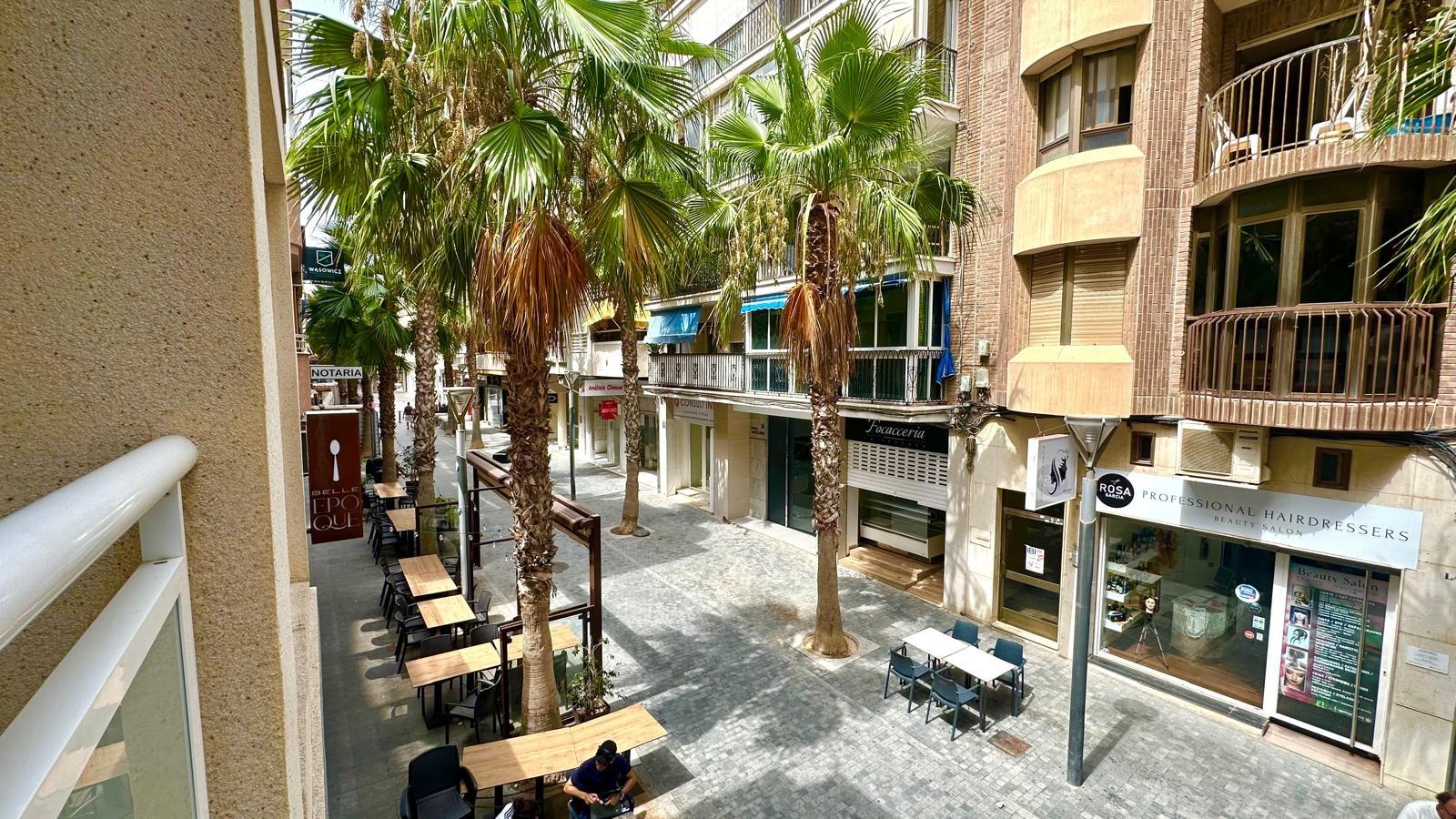 4 Bed, 2 Bath, ApartmentFor Sale, Torrevieja, Alicante