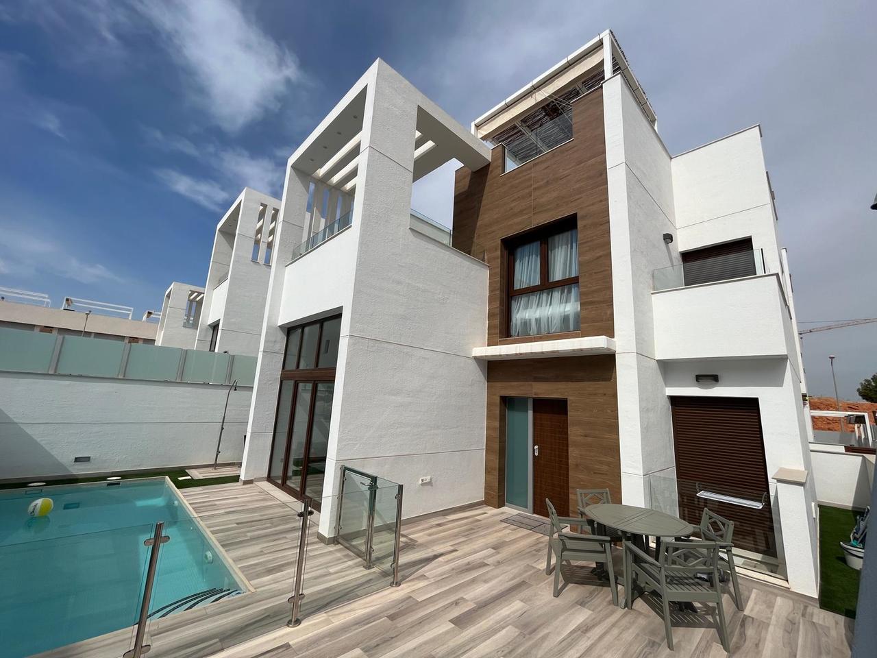 3 Bed, 4 Bath, HouseFor Sale, Los Altos, Alicante