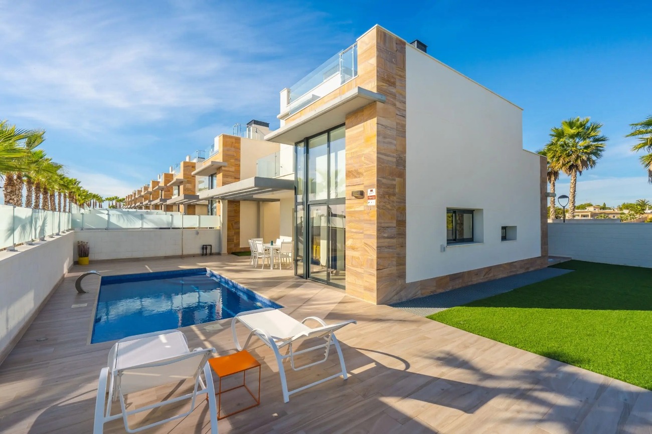 4 Bed, 4 Bath, HouseFor Sale, Cabo Roig, Alicante