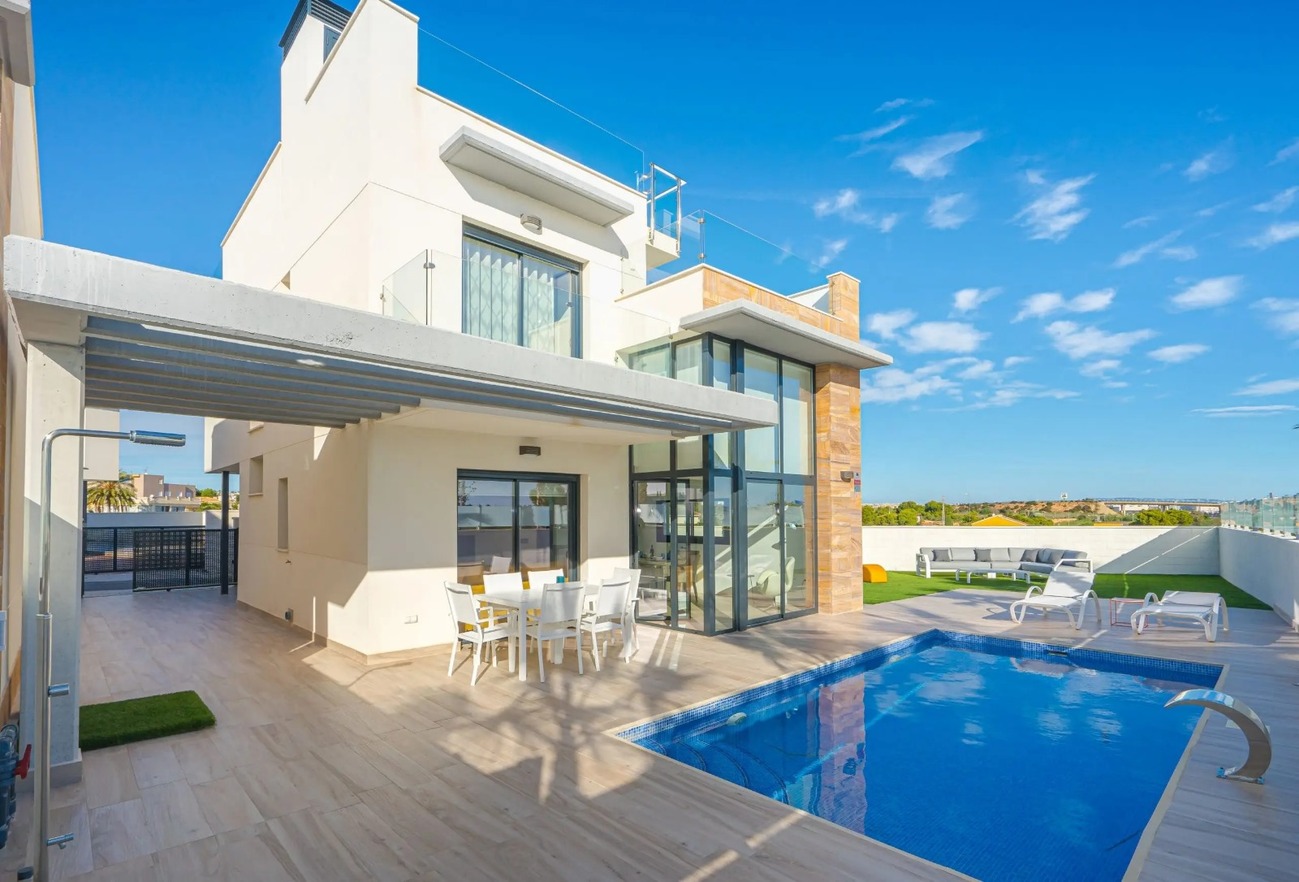 4 Bed, 4 Bath, HouseFor Sale, Cabo Roig, Alicante