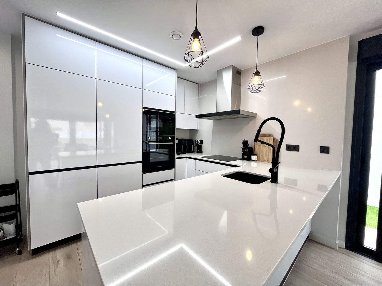 4 Bed, 3 Bath, HouseFor Sale, Playa Flamenca, Alicante